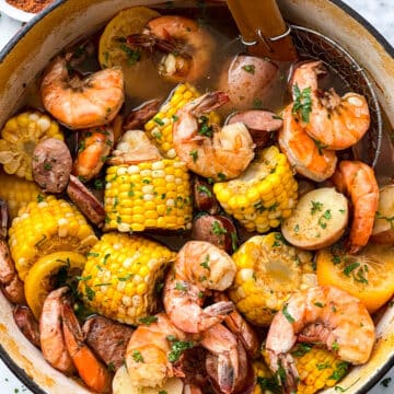 Hot to Make a Shrimp Boil foodiecrush.com