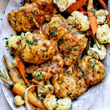 Easy Tandoori Chicken with Vegetables on foodiecrush.com #easy #baked #oven #recipe #chicken #indian